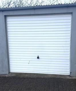 Garage/Lock Up 