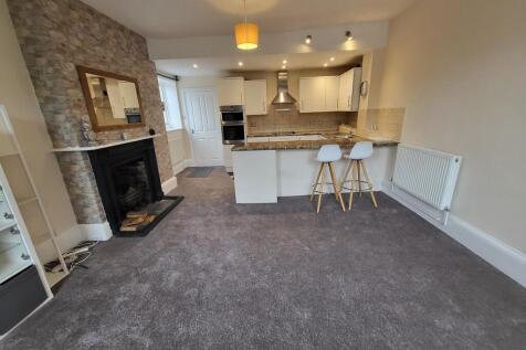 Lounge dining roo...