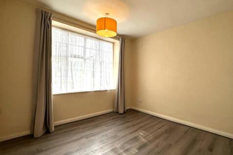 Colney Hatch Lane, London photo 5