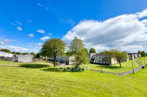 Sempill Avenue, Erskine local grounds