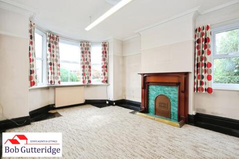 BAY FRONTED LOUNGE