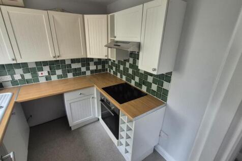 14CC - Kitchen 2.jpeg