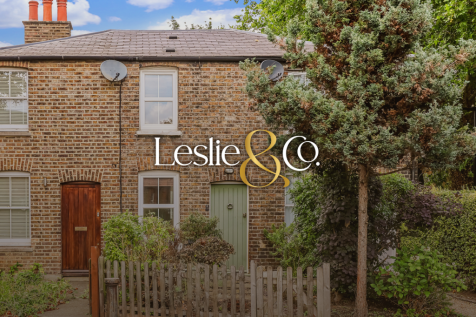 London, W7 - property photo