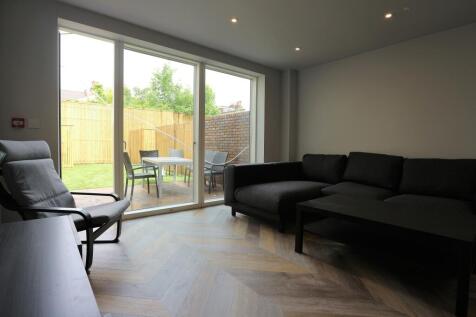 Wallis Terrace, Crusoe Road, London photo 4