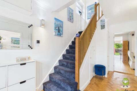 EweMove Estate Agents Basingstoke - Roman Road