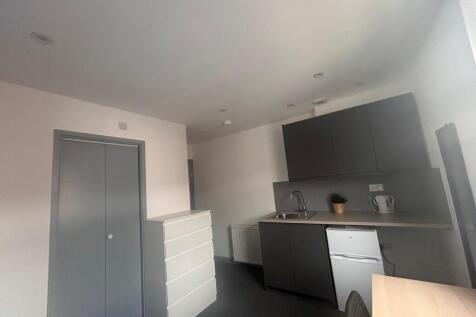 Compact studio with fitted kitchenette and stor...