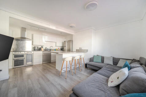 Main Kitchen/Living