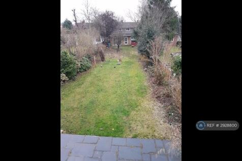 130ft+ Rear Garden With Out-Building