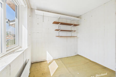 CAM03218G0-PR0625-STILL014