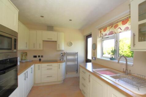 Kitchen - b.JPG