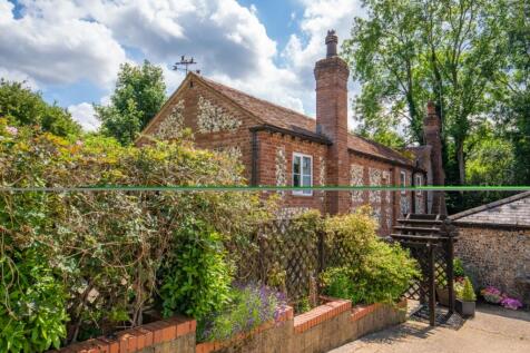 3-bed detached on Hyde Lane Little Kingshill HP16, £3,250/mo