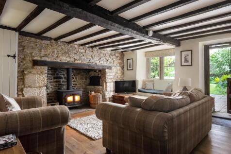 15 - Melrose Cottage - GL54 4AA - Web.jpg
