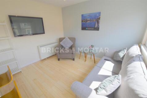 Flat 3, 24 Portland Terrace Lounge.jpg