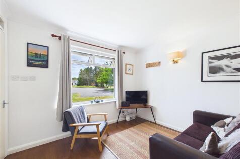 Sitting Room / Dining Area