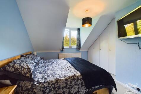 CAM02127G0-PR0207-STILL019