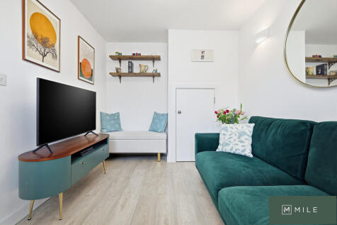 Allan Way, W3, London photo 5