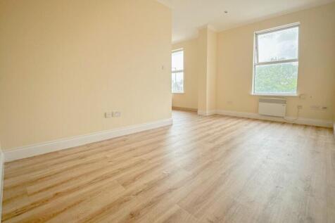 High Street, Enfield photo 3