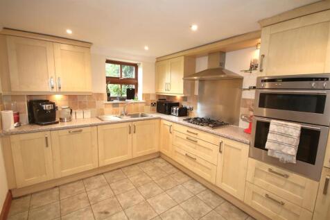 Kitchen a.JPG