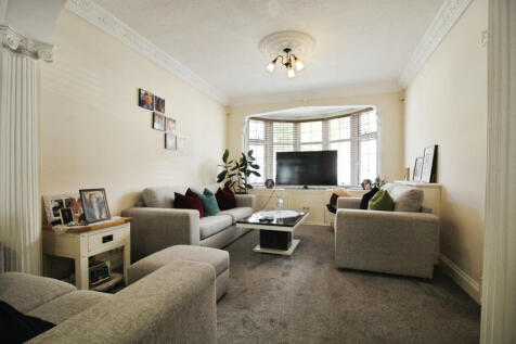 Lounge 1.JPG