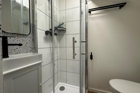 North Circular Road, London, NW2 photo 3