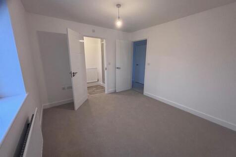 3 Stapleford Chase - Pic 06.jpg