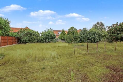 Rear Garden - b.JPG