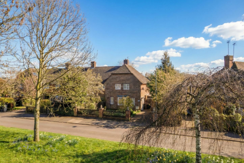 Haywards Heath, RH16 - property photo