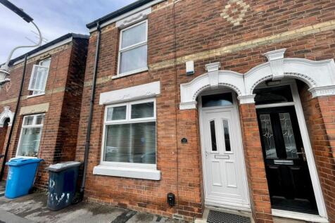 3-bed terraced on Tavistock Street, Hull, £900/mo