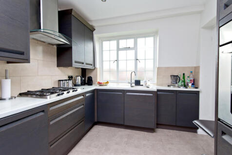 8 Raymond Court-Kit.