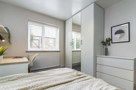 6 Double Bedrooms