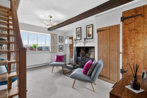 Snug to upstairs
