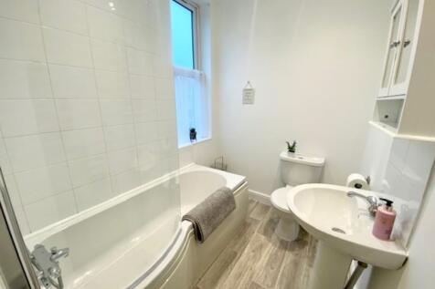 38 Priestley Street  - 1 Room Remaining - No Couples photo 3