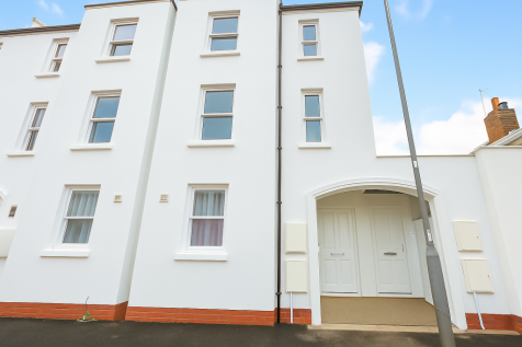 4-bed house on 2 Rai Court, Beauchamp Road, Leamington Spa, £3,300/mo