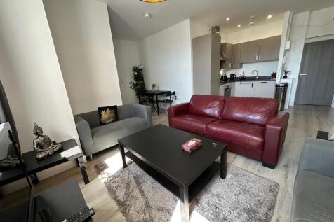 2-bed flat on Ash Tree Apartments, Ash Tree Garth, Gipton, Leeds, £1,100/mo