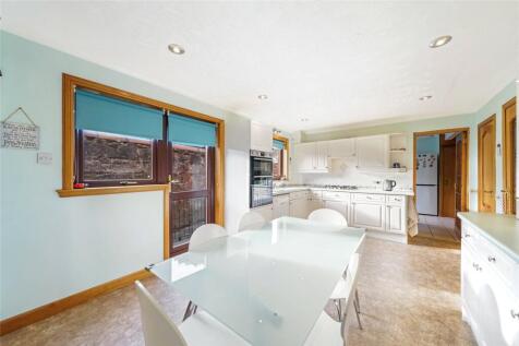 4 bed, 3 bath Detached in Cardiff - Photo 6