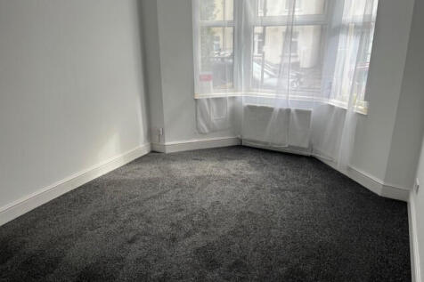 Westminster Drive,  Westcliff-on-Sea, SS0 photo 2