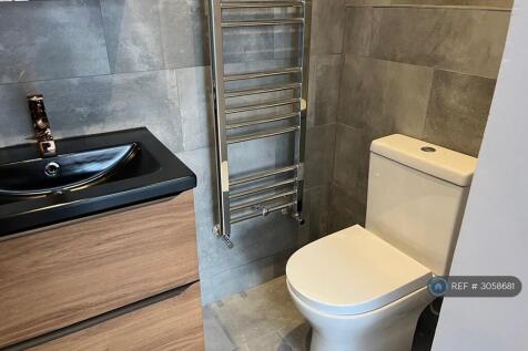 Ensuite Off Of Master Bedroom