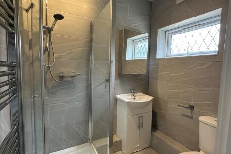 Bathroom-1-2048x1...