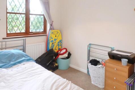 Cadbury Close, Hucclecote, Gloucester photo 5