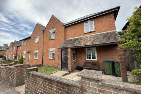 4-bed house on Broadlands Road, , £2,100/mo