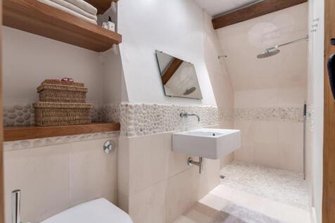 Principal Shower Room