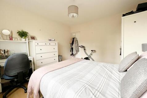 Bedroom 2 (2)