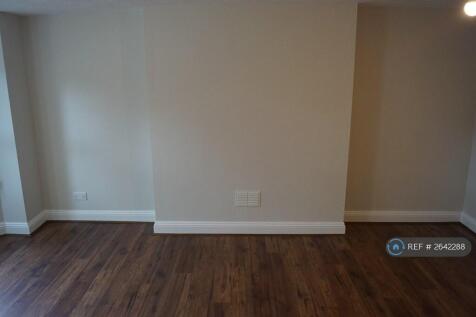 1st Bedroom Photo 4