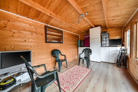 1384868-9-69243ce...