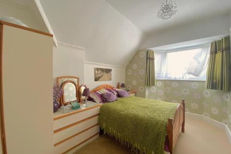 12 Little Common Rd - Bed3.jpg