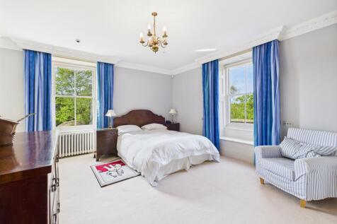 CAM04201G0-PR0078-STILL004