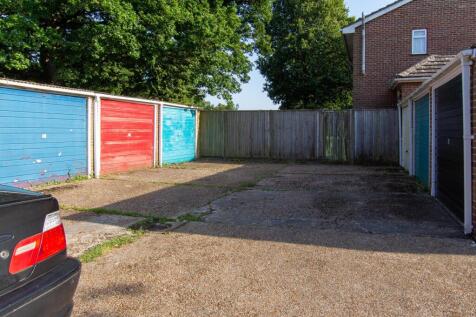 79 Wealden Way - garage.jpg