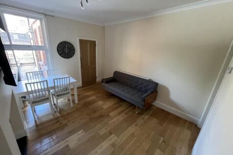 3-bed house on George Street, Loughborough, £1,625/mo