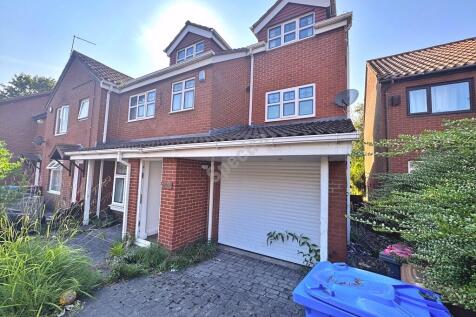 A spacious 3-storey family home- Salford Crescent