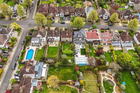 The Droveway 51-003.JPG